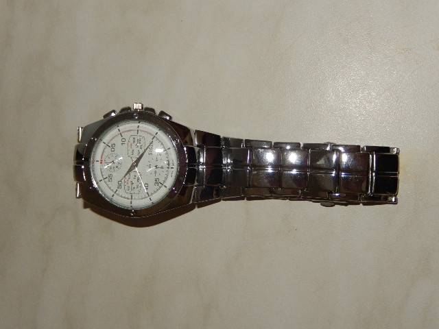 Pánské hodinky kovovým páskem