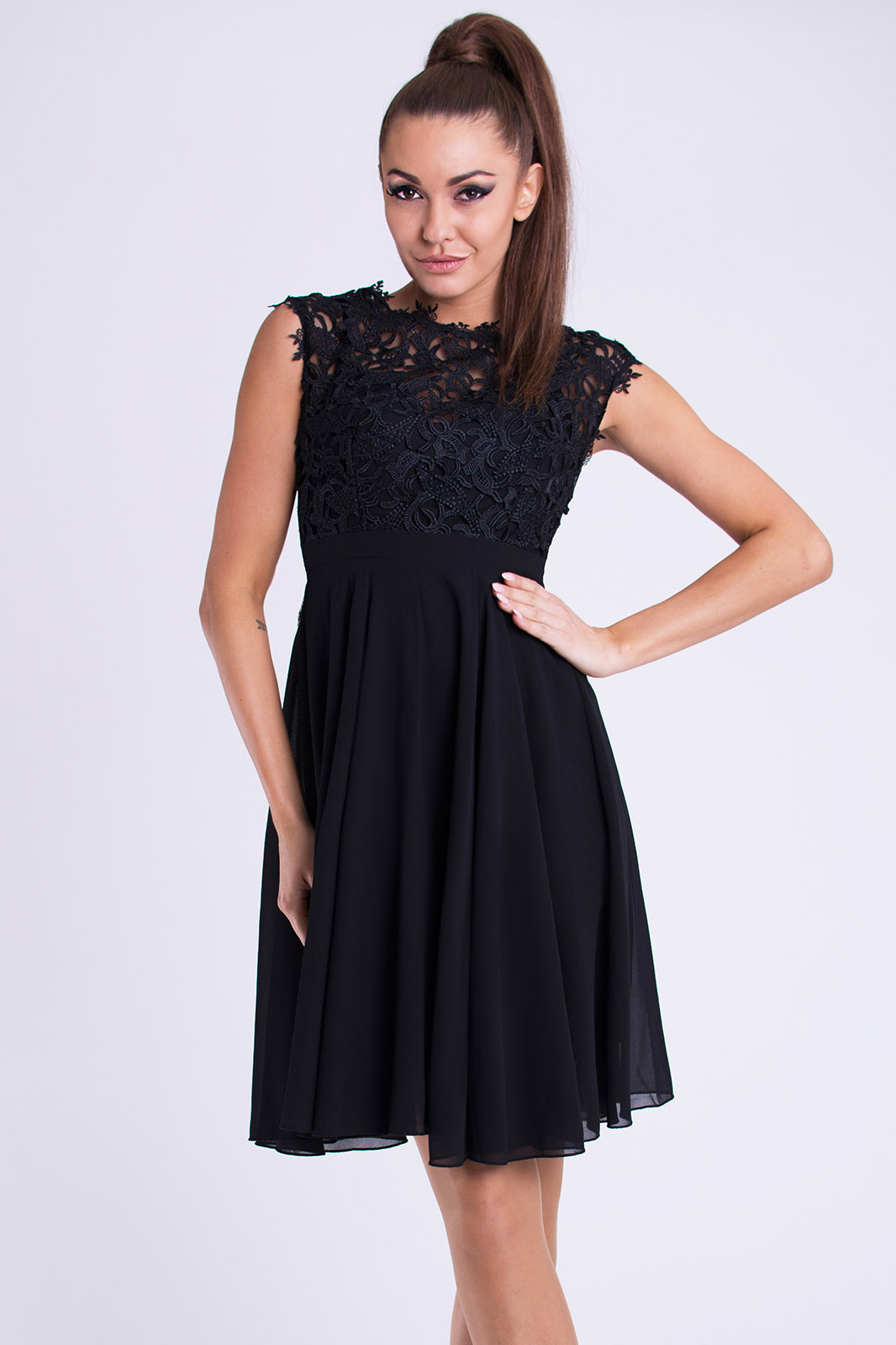 Dámské společenské šaty Maëlys s krajkou černá (Dámské šaty)